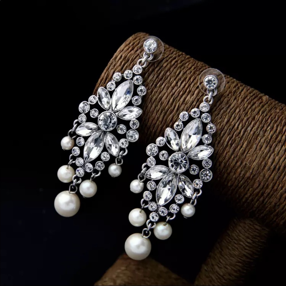 Beautiful Rhinestone Earrings - Picture 2 of 5